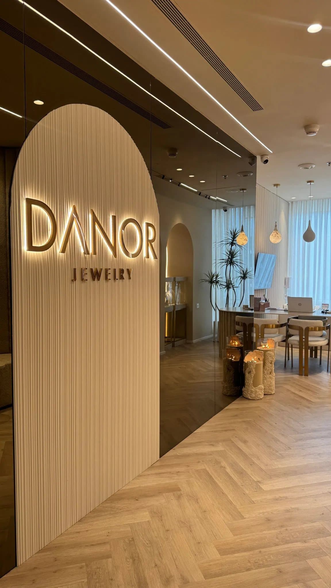 השואו רום של DANOR JEWELRY בחולון